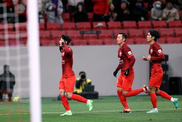 开云体育-梅开二度捂耳庆祝回击质疑 武磊激情滑跪释放压力