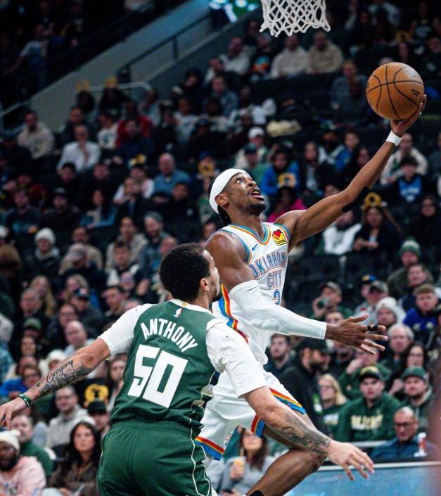 开云体育app-亚历山大40+7+11，字母空砍准三双，残阵雷霆20分大胜雄鹿创历史