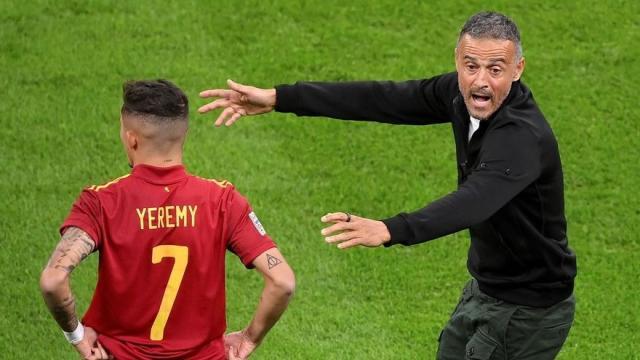 开云体育官网-恩里克：加维像在自家后院踢球 9号问题已得到解决